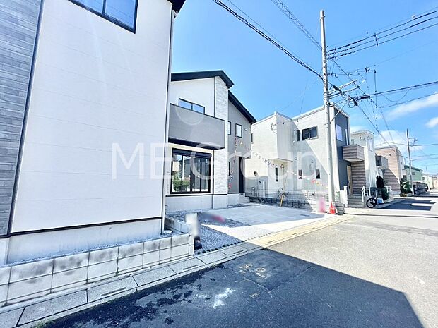 【前面道路含む現地写真】堂々完成!! ここから始まる新生活を応援いたします!