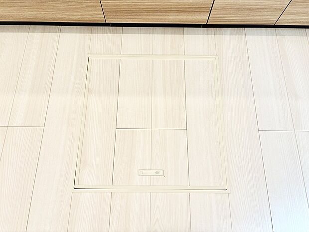 【その他設備(床下収納)】床下収納付き！日用品・非常用品の収納にも大活躍。