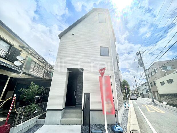 【現地外観写真】たっぷりの陽光と開放感に包まれる明るい住まい
