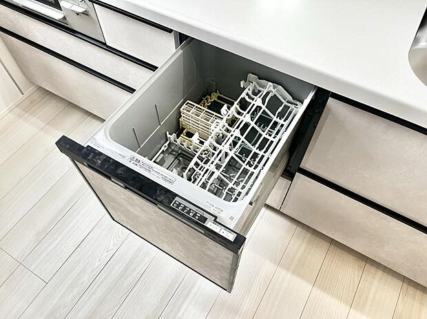 【その他設備(食洗機)】面倒なお片づけは食洗機にお任せ！家事の負担が減って、時間にも気持ちにもゆとりができます。