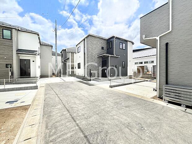【前面道路含む現地写真】堂々完成!! ここから始まる新生活を応援いたします!