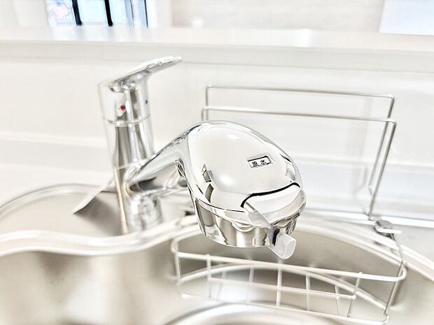 【その他設備(蛇口一体型浄水器)】いつでも清潔なおいしいお水を。一つの水栓で水道水と浄水を使い分け。