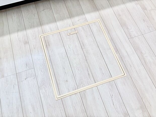 【その他設備(床下収納)】床下収納付き!日用品・非常用品の収納にも大活躍。