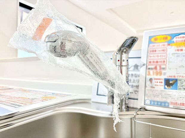 【その他設備(浄水器)】いつでも清潔なおいしいお水を。一つの水栓で水道水と浄水を使い分け。