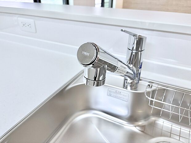 【その他設備(浄水器)】いつでも清潔なおいしいお水を。一つの水栓で水道水と浄水を使い分け。