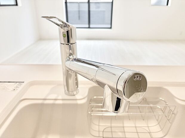 【その他設備(浄水器)】いつでも清潔なおいしいお水を。一つの水栓で水道水と浄水を使い分け。