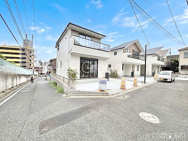 【前面道路含む現地写真】前面道路はきちんと整備されています