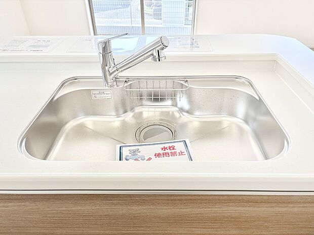 【その他設備(浄水器)】いつでも清潔なおいしいお水を。一つの水栓で水道水と浄水を使い分け。