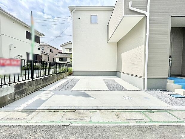 【駐車場】並列2台駐車可能なゆとりのカースペース