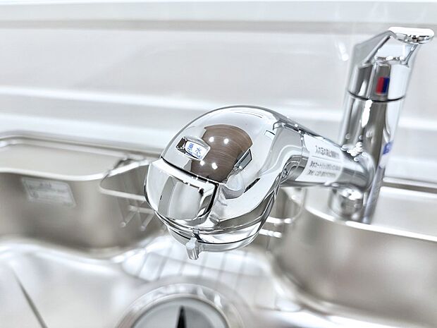 【その他設備(浄水器)】いつでも清潔なおいしいお水を。一つの水栓で水道水と浄水を使い分け。
