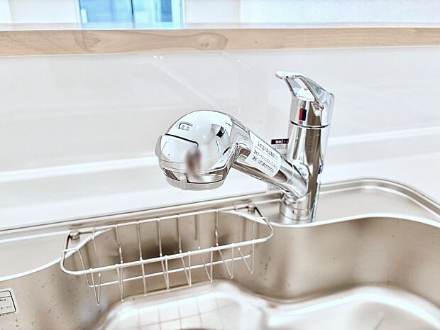 【その他設備(浄水器)】いつでも清潔なおいしいお水を。一つの水栓で水道水と浄水を使い分け。
