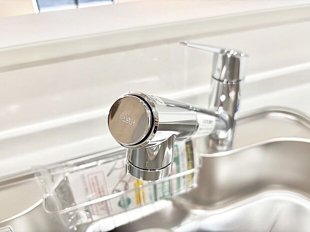 【その他設備(浄水器)】いつでも清潔なおいしいお水を。一つの水栓で水道水と浄水を使い分け。