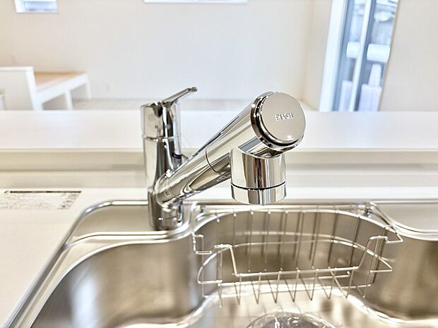 【その他設備(浄水器)】いつでも清潔なおいしいお水を。一つの水栓で水道水と浄水を使い分け。