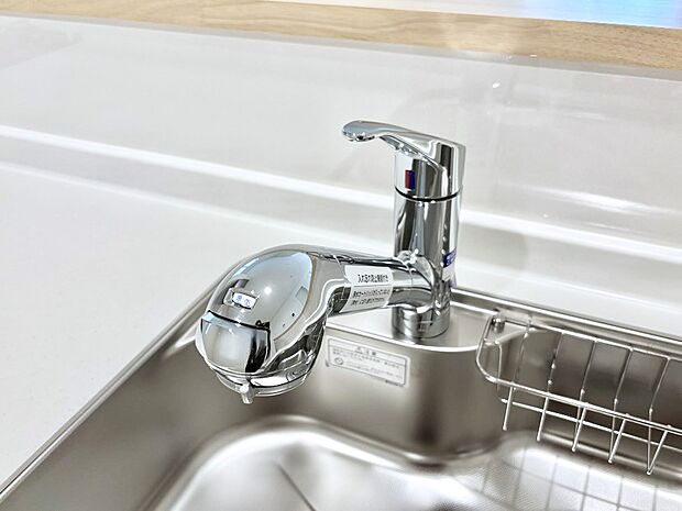 【その他設備(浄水器)】いつでも清潔なおいしいお水を。一つの水栓で水道水と浄水を使い分け。
