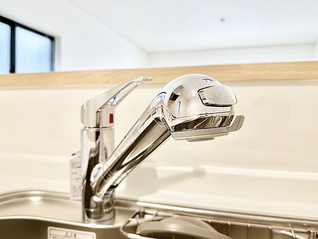 【その他設備(浄水器)】いつでも清潔なおいしいお水を。一つの水栓で水道水と浄水を使い分け。