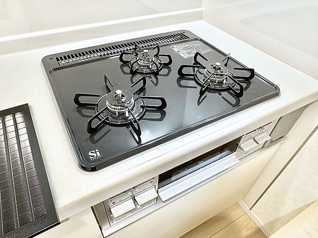 【その他設備(Ｓｉセンサーコンロ)】ガスコンロはＳｉセンサー搭載。火力調節や焦げ付き・消し忘れも防いでくれます。