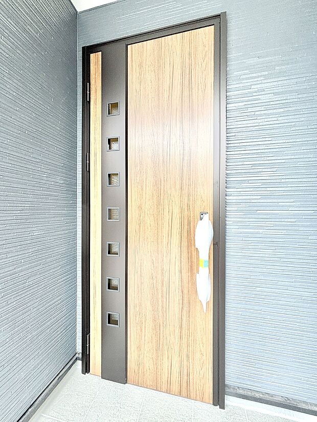 【玄関】大切な家族、来客を出迎える玄関。