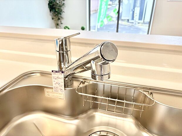 【その他設備(浄水器)】いつでも清潔なおいしいお水を。一つの水栓で水道水と浄水を使い分け。