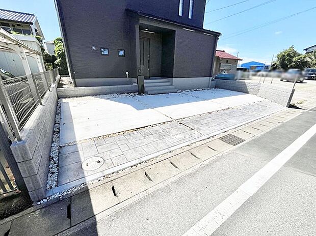 【駐車場】駐車3台可能！急なお客様の駐車に。また、ご家族の自転車スペースとしても大活躍。
