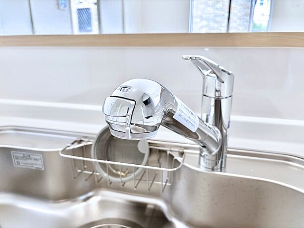 【その他設備(浄水器)】いつでも清潔なおいしいお水を。一つの水栓で水道水と浄水を使い分け。