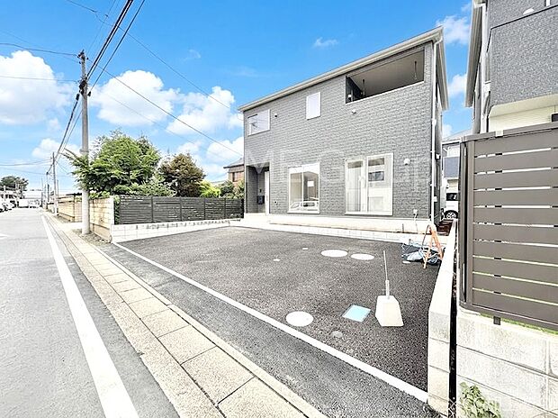 【前面道路含む現地写真】前面道路はきちんと整備されています  