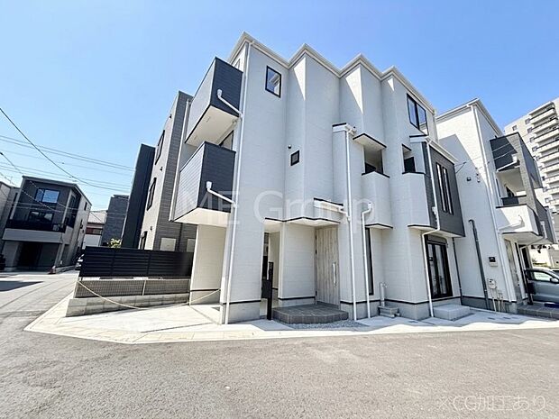 【現地外観写真】上質感あふれる外観デザイン。魅力の住まいを実現。