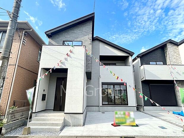 【現地外観写真】たっぷりの陽光と心地よい風が舞い込む住まい