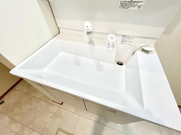 【その他設備(ハンドシャワー水栓)】ハンドシャワー付き!使いやすい洗面台。