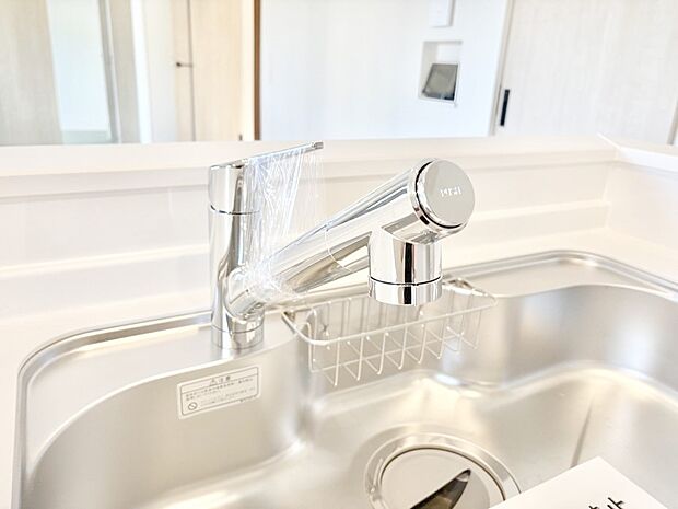 【その他設備(浄水器)】いつでも清潔なおいしいお水を。一つの水栓で水道水と浄水を使い分け。