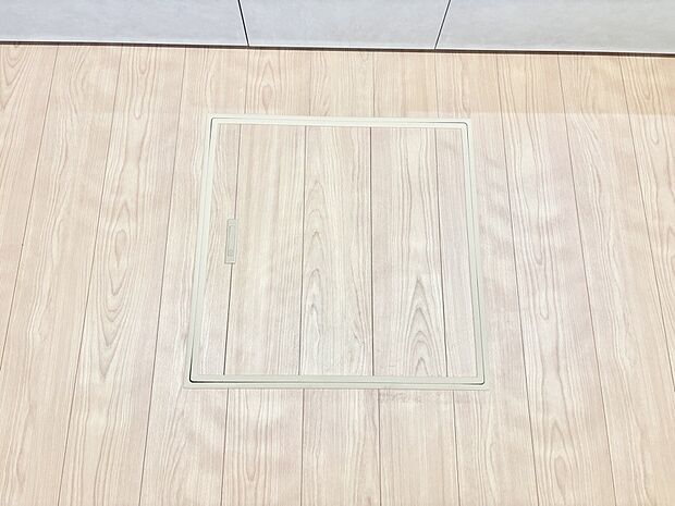 【その他設備(床下収納)】床下収納付き!日用品・非常用品の収納にも大活躍。
