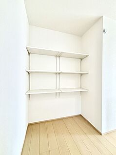 その他設備(キッチン横収納)