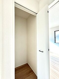 その他設備(廊下収納)