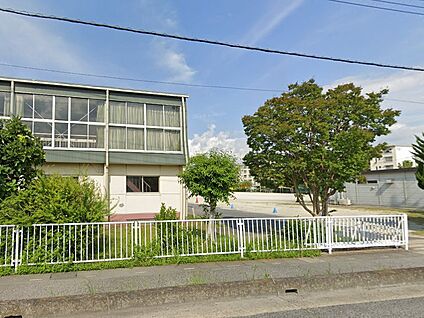 吉川市立関小学校 650m