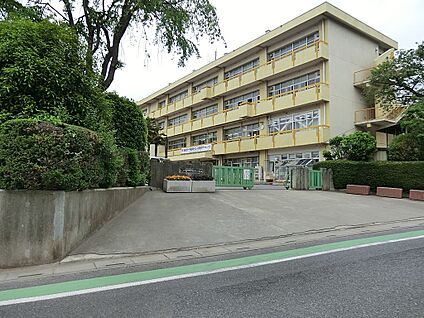 さいたま市立大宮別所小学校 442m(6分)
