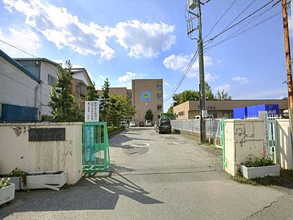 草加市立八幡小学校 720m