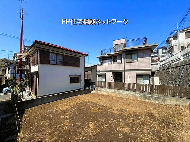 閑静な住宅街に位置する整形地です。現況更地のため、こだわりのプランでスムーズに建築可能。お好きなハウスメーカーで、ご家族の理想を叶えるマイホームを実現しませんか。