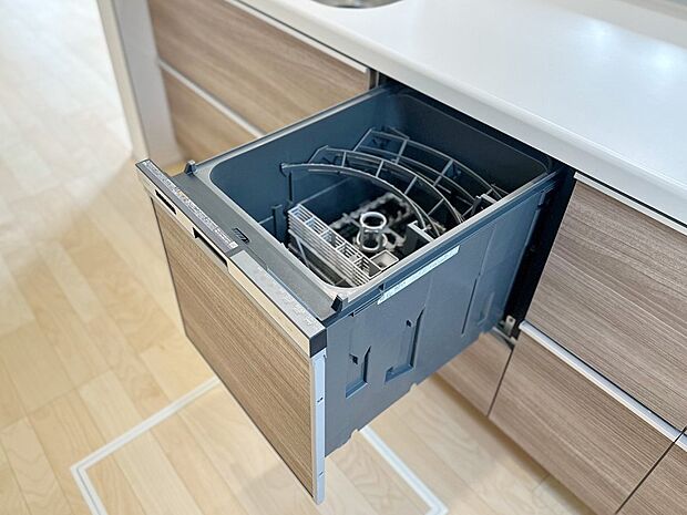 【食器洗浄乾燥機】利用者が増えているのはメリットが多いから。時間の節約、手が荒れない、水道代の節約、高温度で洗うので油汚れもしっかり落とせる。まさに理想家電。