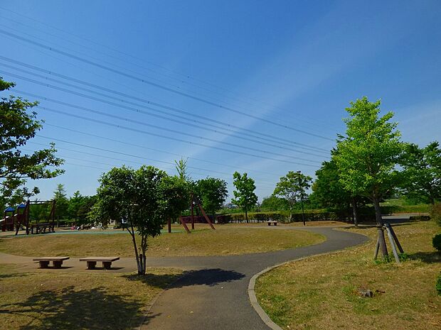 稲城北緑地公園(約400m)