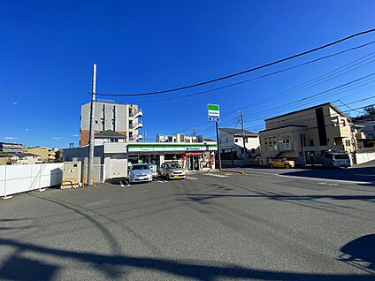 ファミリーマート横浜青葉新石川店 220m(3分)