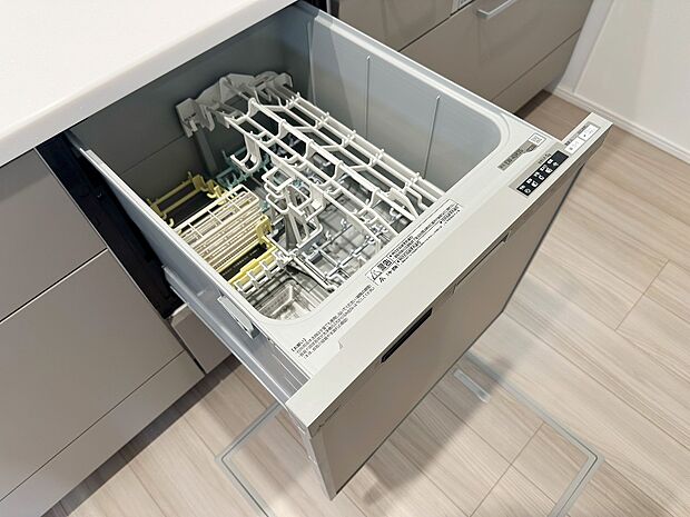 【食器洗浄乾燥機】利用者が増えているのはメリットが多いから。時間の節約、手が荒れない、水道代の節約、高温度で洗うので油汚れもしっかり落とせる。まさに理想家電。