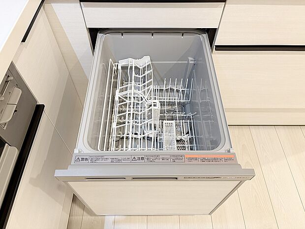 【その他】同仕様設備：「食器洗浄乾燥機」時間の節約、手が荒れない、水道代の節約、高温度で洗うので油汚れもしっかり落とせる。まさに理想家電。