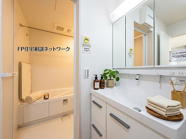 【地盤調査・改良】建築工事を行う前に地盤調査を行います。地質や強度、安定性、水分状態などを調査・分析して、必要に応じて適切な地盤改良を施し、構造物の安定性を確保します。