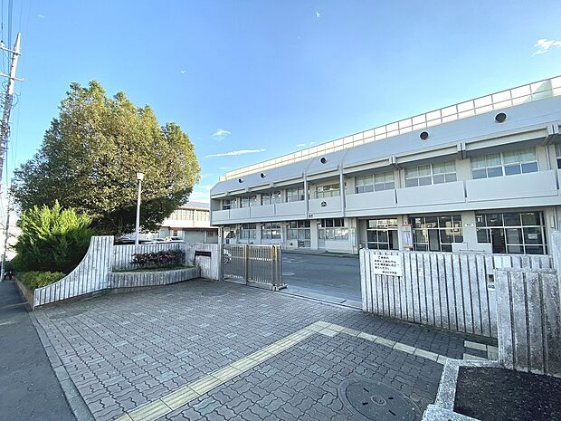 緑が丘中学校（約750m・徒歩10分）