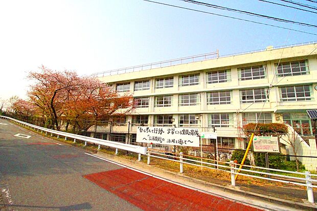 稲城市立稲城第二中学校　（約1,800m・徒歩23分）