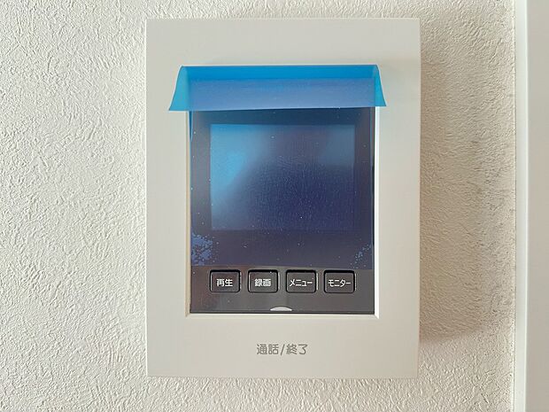 【TVモニタ付インターホン】モニター付インターホンが標準仕様です。不安になりがちな防犯面。目で確認できるからあんしんです。