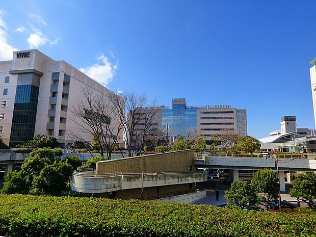 新百合ヶ丘駅(約1,400m)