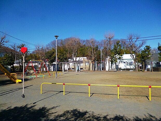 菅小谷公園（約450m・徒歩6分）