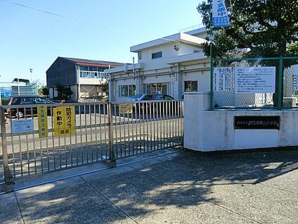 鴨志田第一小学校 810m