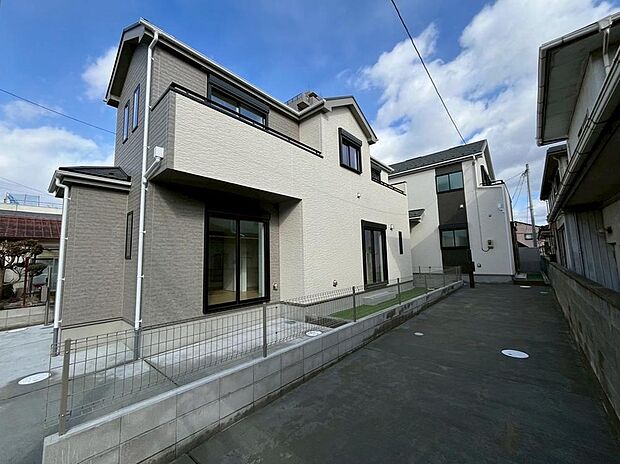 萩野町三丁目に新規分譲！全2棟の販売です。全居室収納スペース有！収納豊富な４LDK♪是非ご検討下さいませ(^^)