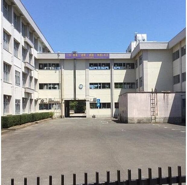 八木山中学校(約130m)